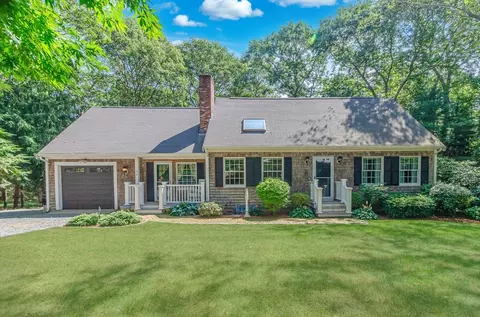 35 Meadow Haven Dr, Mashpee, MA 02649