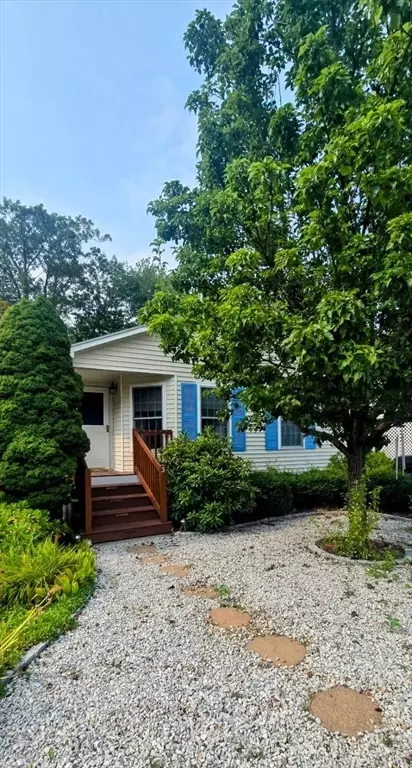 3 Hannah Dr #617, Plainville, MA 02762
