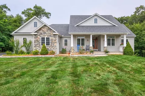 31 Noble St, Dudley, MA 01571