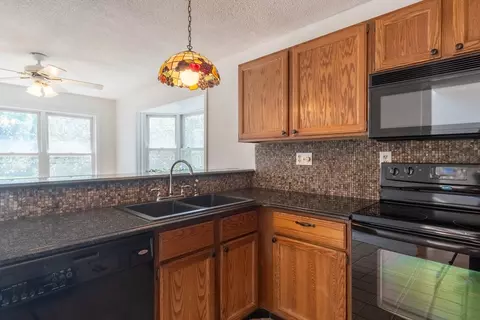 18 Castlegate #D, Springfield, MA 01129 photo 4