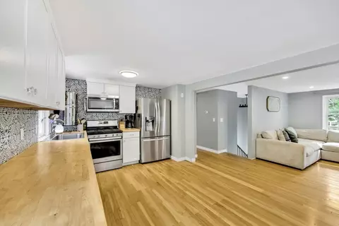 324 Bishops Ter, Hyannis, MA 02601 photo 14