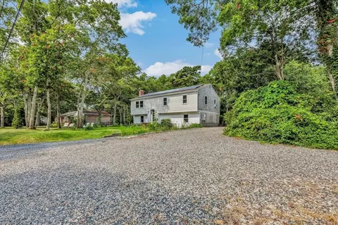 324 Bishops Ter, Hyannis, MA 02601