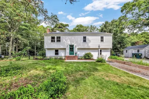 324 Bishops Ter, Hyannis, MA 02601 photo 2