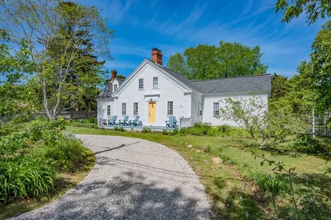 73 Division St, Harwich, MA 02671