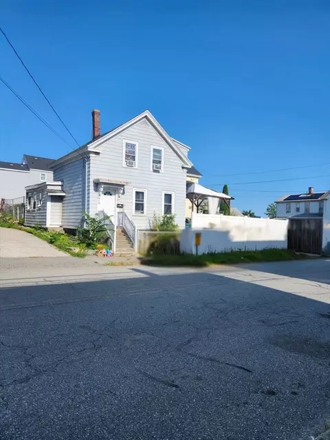 196 School St, Lowell, MA 01854