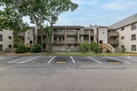 800 Bearses Way #4EE, Hyannis, MA 02601