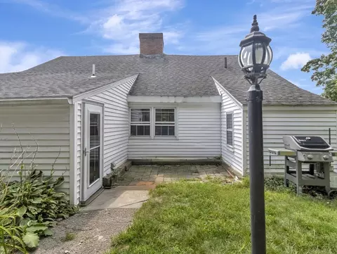 Exterior - 104 Spring St, Hull, MA 02045 photo 4 of 7