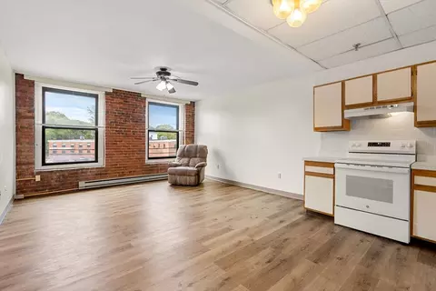 80 Foster St #306, Peabody, MA 01960