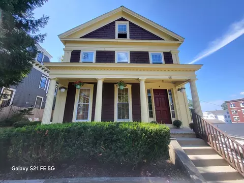 4 Crown St, Worcester, MA 01609