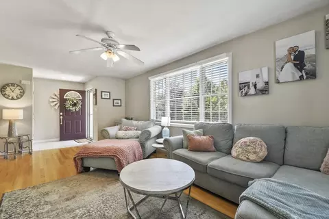 Entry Way - 25 Pierce St #25, Reading, MA 01867 photo 2 of 3