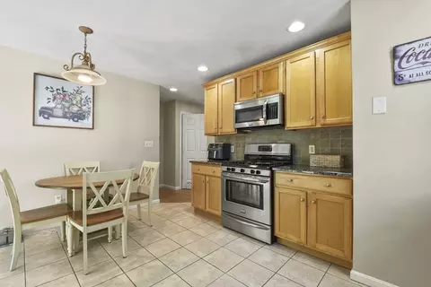 Kitchen - 25 Pierce St #25, Reading, MA 01867 photo 3 of 5