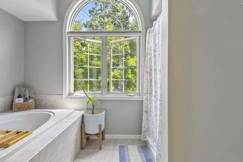 Bath - 25 Pierce St #25, Reading, MA 01867 photo 3 of 4