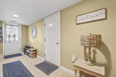 Entry Way - 25 Pierce St #25, Reading, MA 01867 photo 1 of 3