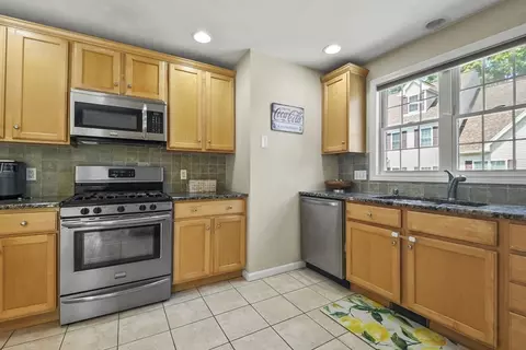 Kitchen - 25 Pierce St #25, Reading, MA 01867 photo 5 of 5