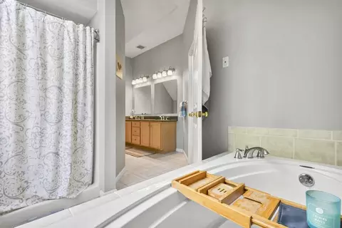 Bath - 25 Pierce St #25, Reading, MA 01867 photo 4 of 4