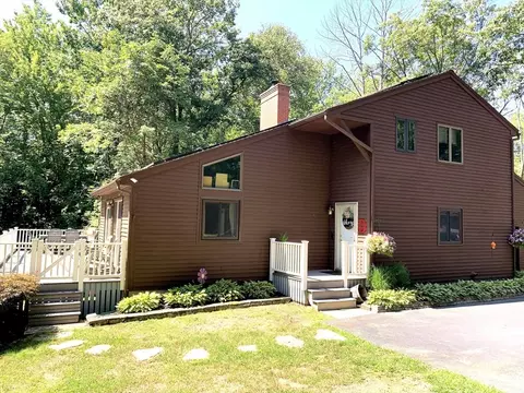 504 Alpine Dr, Southbridge, MA 01550