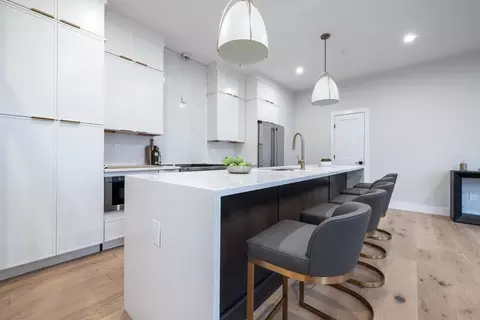 1 Marion St #1, Cambridge, MA 02141