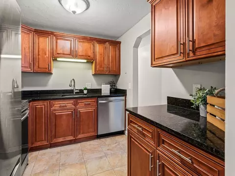 7 Gibbs St #4, Worcester, MA 01607
