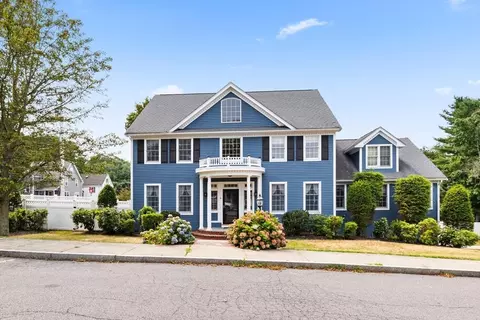 4 Mcdonald Farm Rd, Wakefield, MA 01880