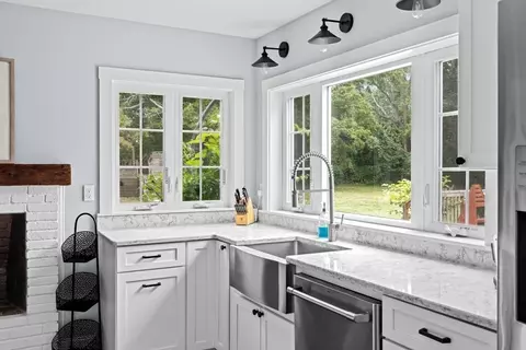 Kitchen - 144 Spring St, Marshfield, MA 02050 photo 3 of 8