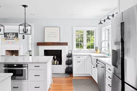 Kitchen - 144 Spring St, Marshfield, MA 02050 photo 2 of 8
