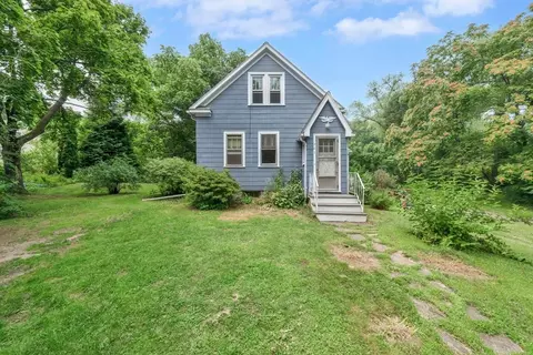 207 Lacus Dr, Holyoke, MA 01040