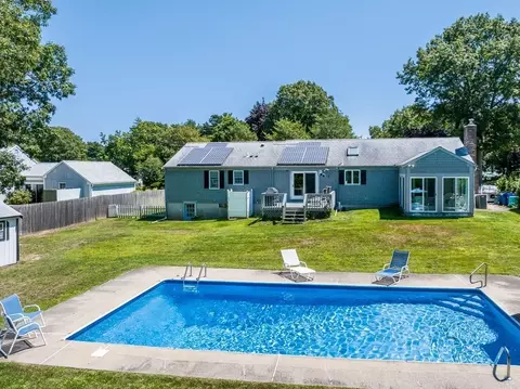 285 Prince Hinckley Rd, Centerville, MA 02632