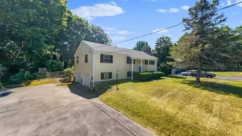 14 Cranberry Way, Marion, MA 02738