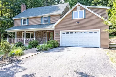 22 Old Coach Rd, Hudson, NH 03051