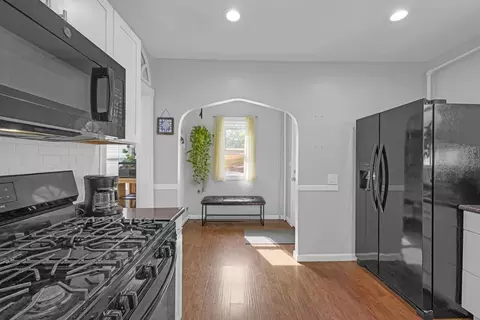 Entry Way - 29 Sterling St, Springfield, MA 01107 photo 2 of 3