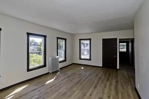 Living - 31 33 Balis St, Springfield, MA 01109 photo 7 of 8