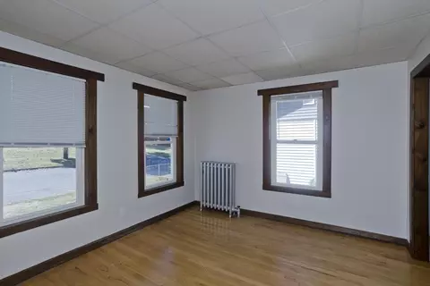 Living - 31 33 Balis St, Springfield, MA 01109 photo 4 of 8