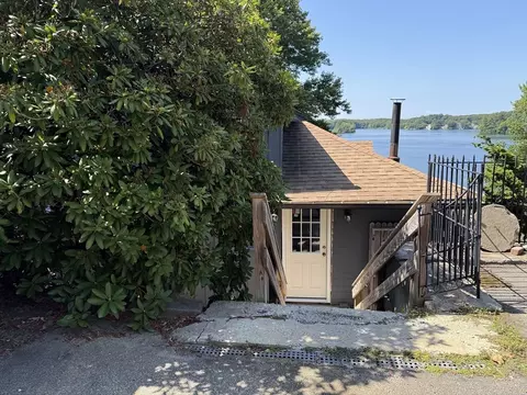 570 Eastside Rd, Wrentham, MA 02093