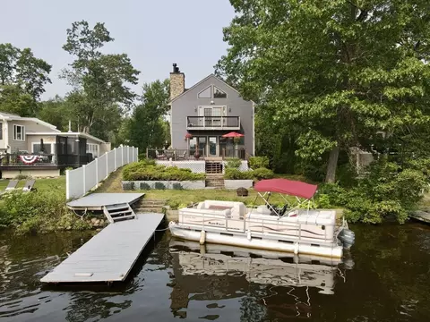 50 Oak Ridge Rd, Lunenburg, MA 01462