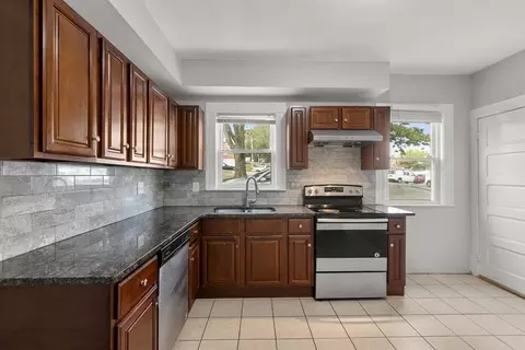 2 Grout Ct, Worcester, MA 01610 photo 7