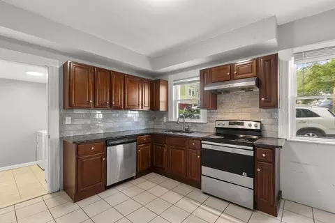 2 Grout Ct, Worcester, MA 01610 photo 6