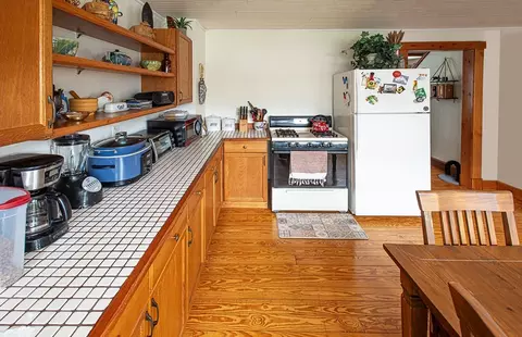 104-106 Everett St, Easthampton, MA 01027 photo 8