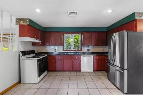 1117 Newhall St, Fall River, MA 02721 photo 10