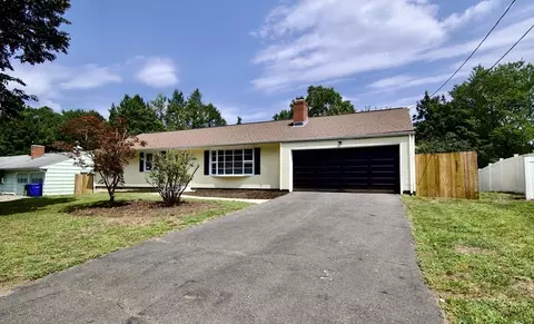25 W Crystal Brook Dr, Springfield, MA 01118