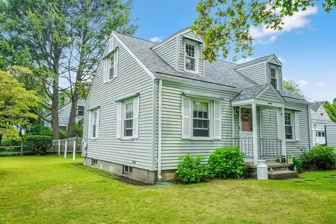 90 Roanoke Rd, Springfield, MA 01118 photo 2
