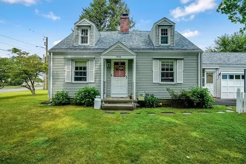 90 Roanoke Rd, Springfield, MA 01118