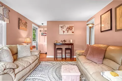 90 Roanoke Rd, Springfield, MA 01118 photo 17