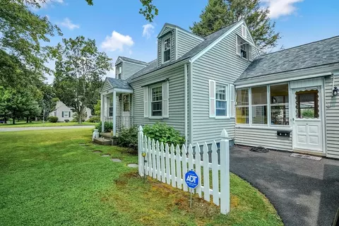 90 Roanoke Rd, Springfield, MA 01118 photo 3