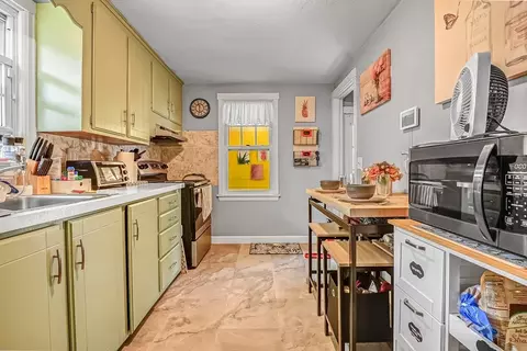 90 Roanoke Rd, Springfield, MA 01118 photo 8