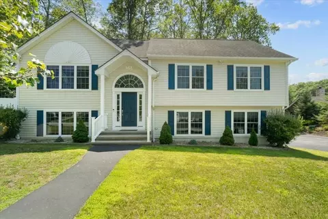 58 Vista Cir, Holden, MA 01520