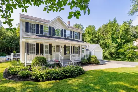 150 Lakeshore Dr, Winchendon, MA 01475