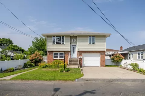 65 Pine St, Ludlow, MA 01056