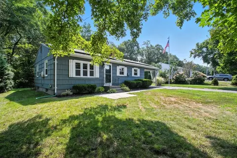 65 Harwich Rd, East Longmeadow, MA 01028