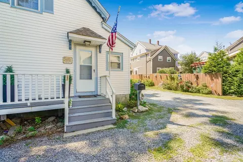 631 Maple St, Fall River, MA 02720