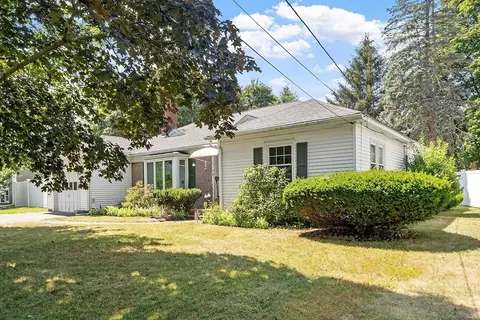 9 Chase St, Newburyport, MA 01950